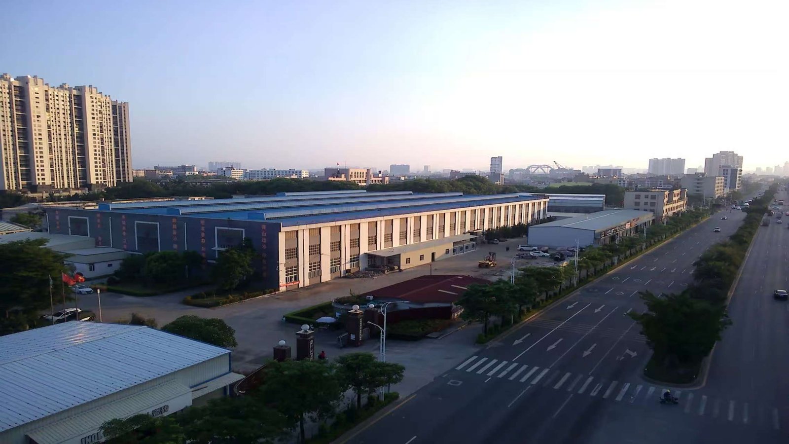 20-Roll Sendzimir Mill in Operation